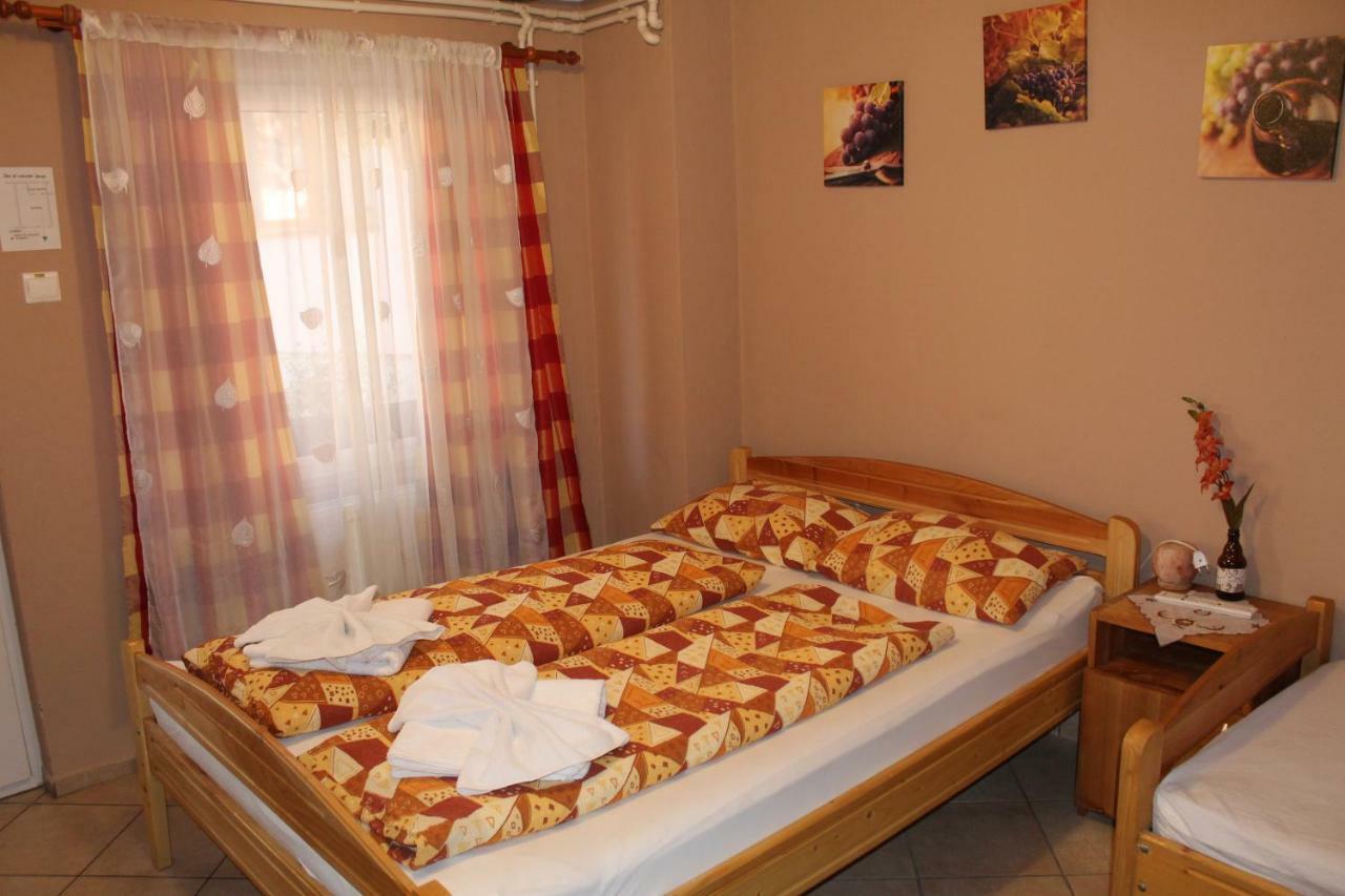 Kovacs Guesthouse Прайд Экстерьер фото